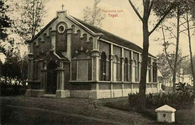 De kerk in Tegal rond 1910.